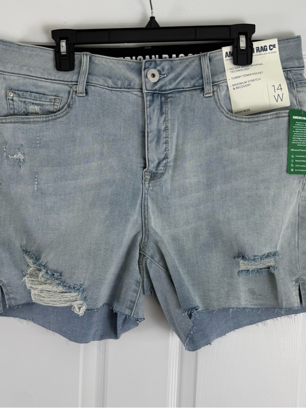 NWT American Rag Light Wash Distressed Stretchy Denim Shorts 14W